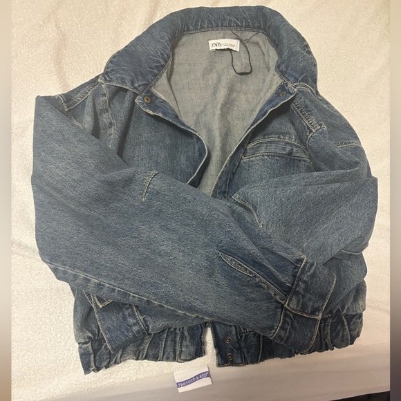 Zara Jackets & Blazers - Zara cropped Denim Jacket
Runs a little bit smaller